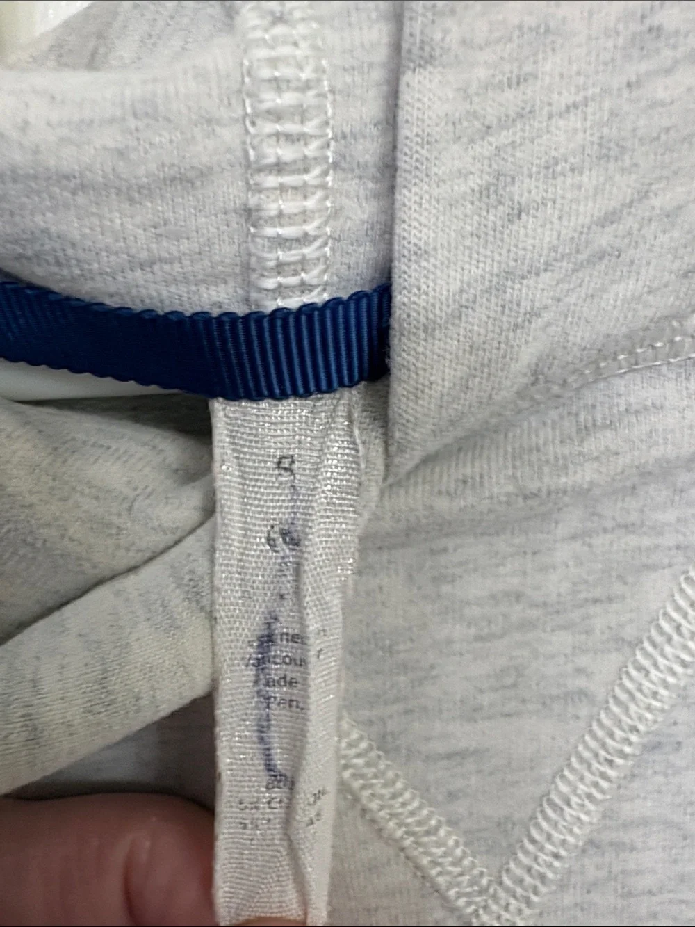 lululemon athletica Light Heather‎ Gray Cream Hooded Cropped Pullover Hoodie